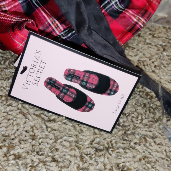 Slippers and dust bag - Picture 9 of 9